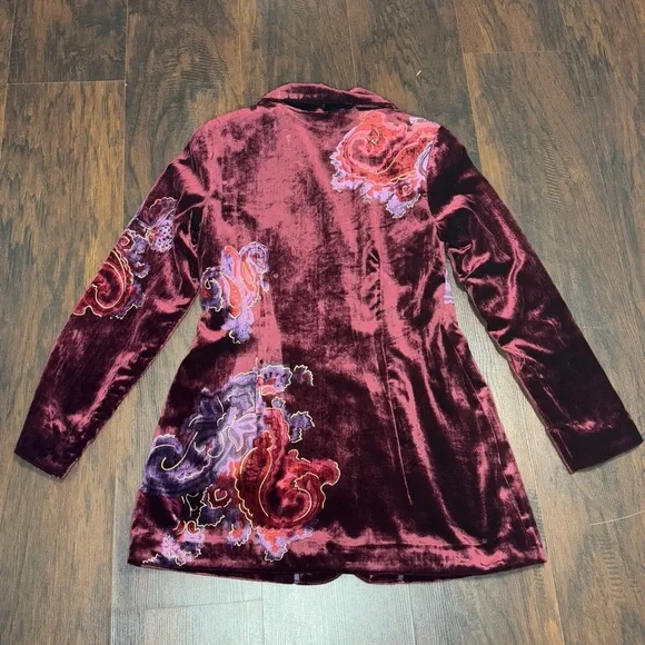 Coldwater Creek Long Velvet Jacket in Deep Red & Paisley Graphic Prints 8 EUC - Picture 14 of 17